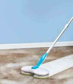Mediashop Hurricane Floating Mop Elektrische Dweil - Oplaadbare Vloerwisser Voor Dweilen, Schrobben En Boenen - Met 2x 3 Microvezelpads 34 Mediashop Hurricane Floating Mop Elektrische Dweil - Oplaadbare Vloerwisser Voor Dweilen, Schrobben En Boenen - Met 2x 3 Microvezelpads -Huishoudelijke Benodigdheden 1036x1200