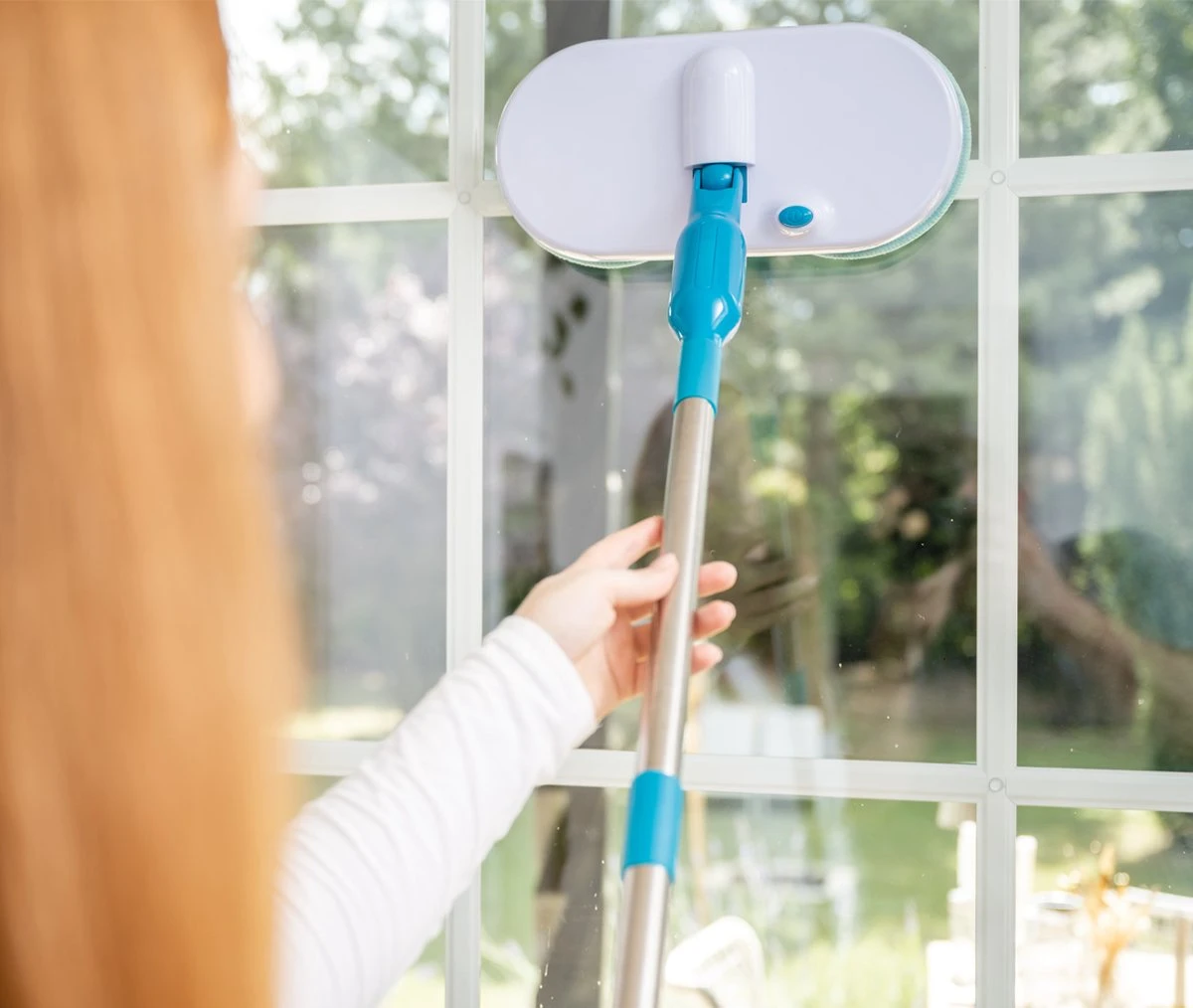 Mediashop Hurricane Floating Mop Elektrische Dweil - Oplaadbare Vloerwisser Voor Dweilen, Schrobben En Boenen - Met 2x 3 Microvezelpads 11 Mediashop Hurricane Floating Mop Elektrische Dweil - Oplaadbare Vloerwisser Voor Dweilen, Schrobben En Boenen - Met 2x 3 Microvezelpads - Afbeelding 11