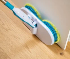 Mediashop Hurricane Floating Mop Elektrische Dweil - Oplaadbare Vloerwisser Voor Dweilen, Schrobben En Boenen - Met 2x 3 Microvezelpads 36 Mediashop Hurricane Floating Mop Elektrische Dweil - Oplaadbare Vloerwisser Voor Dweilen, Schrobben En Boenen - Met 2x 3 Microvezelpads -Huishoudelijke Benodigdheden 1200x1014 8