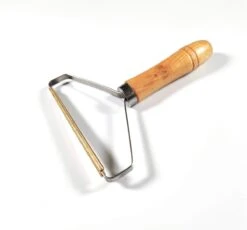 NIIYEBU Pluizenverwijderaar - Kleding Ontpluizer - Voor Tapijt - Verwijdert Pluisjes - Huisdierhaar Verwijderaar - Lint Remover - Hout - Makkelijk Mee Te Nemen -Huishoudelijke Benodigdheden 1200x1115 2