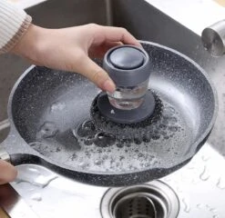 Afwasborstel Met Zeepdispenser – Met 3 Verschillende Opzet Stukken – Inclusief Houder – Grijs – Afwas Borstel Zeepreservoir – Zeep Handborstel – Doseerpomp – Afwasmiddel Dispenser – Navulbaar 10 Afwasborstel Met Zeepdispenser – Met 3 Verschillende Opzet Stukken – Inclusief Houder – Grijs – Afwas Borstel Zeepreservoir – Zeep Handborstel – Doseerpomp – Afwasmiddel Dispenser – Navulbaar -Huishoudelijke Benodigdheden 1200x1168 4