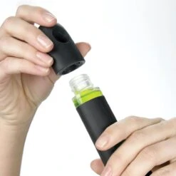 OXO Good Grips Afwasborstel Met Zeepdispenser -Huishoudelijke Benodigdheden 1200x1200 1218