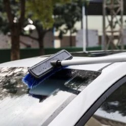 Navaris Telescopische Autowasborstel - Watergevoerde Wasborstel Voor Auto's En Ramen Met Uitschuifbare Lange Handgreep En Zachte Haren - Blauw 9 Navaris Telescopische Autowasborstel - Watergevoerde Wasborstel Voor Auto's En Ramen Met Uitschuifbare Lange Handgreep En Zachte Haren - Blauw -Huishoudelijke Benodigdheden 1200x1200 1459