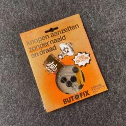 ButoFix - 10 Stuks - Met Deze Set Kunt U Knopen Aanzetten Zonder Naald En Draad 6 ButoFix - 10 Stuks - Met Deze Set Kunt U Knopen Aanzetten Zonder Naald En Draad -Huishoudelijke Benodigdheden 1200x1200 1663