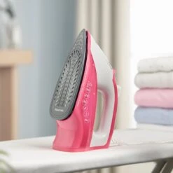 Russell Hobbs Light & Easy Pro Strijkijzer / Stoomstrijkijzer 26461-56 - Roze 20 Russell Hobbs Light & Easy Pro Strijkijzer / Stoomstrijkijzer 26461-56 - Roze -Huishoudelijke Benodigdheden 1200x1200 1764