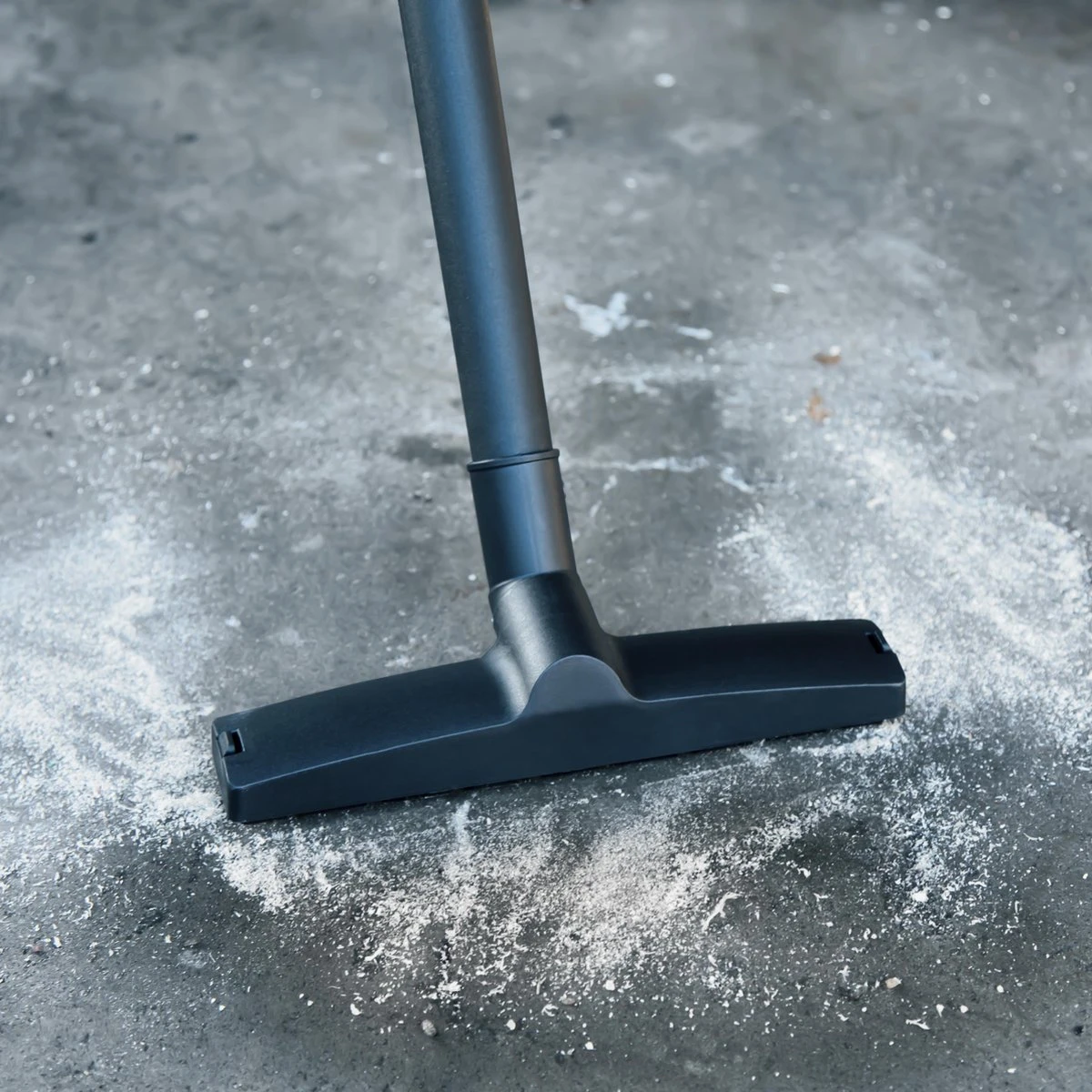 VONROC Compacte Nat- En Droogzuiger - 1000W – Blaasfunctie – 12L Tank - 5m Stroomkabel 6 VONROC Compacte Nat- En Droogzuiger - 1000W – Blaasfunctie – 12L Tank - 5m Stroomkabel - Afbeelding 6