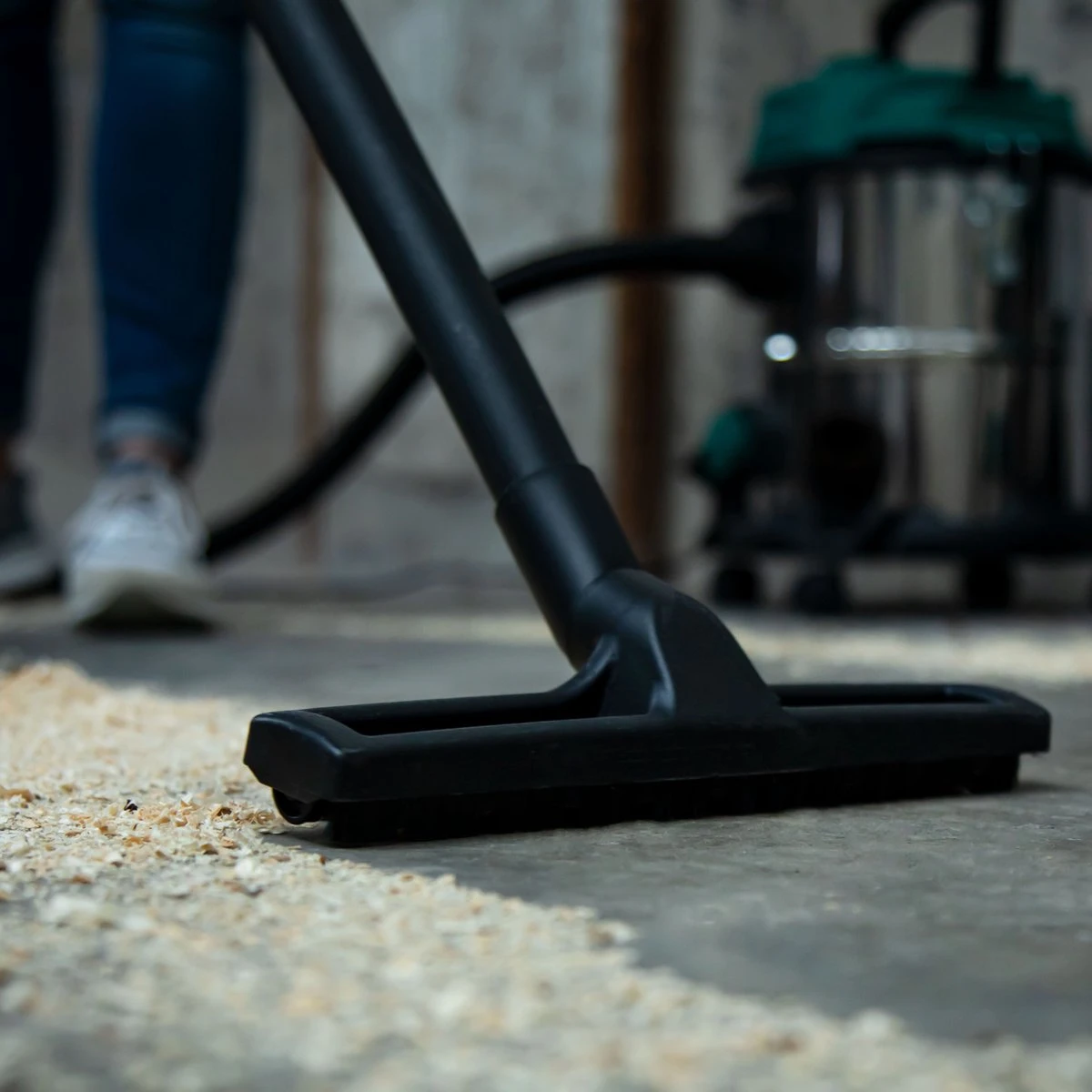 VONROC Nat- En Droogzuiger – Alleszuiger – 1400W – Blaasfunctie – 20L Tank – 3m Slang - 6m Stroomkabel 3 VONROC Nat- En Droogzuiger – Alleszuiger – 1400W – Blaasfunctie – 20L Tank – 3m Slang - 6m Stroomkabel - Afbeelding 3