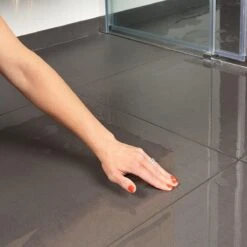 Secucare Anti Slip Spray 100ml - Antislip Voor Tegelvloeren -Huishoudelijke Benodigdheden 1200x1200 2398