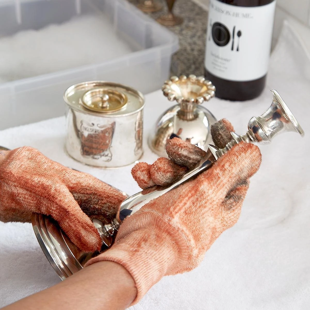 Hagerty Silver Gloves - Geïmpregneerde Handschoenen Voor Het Reinigen Van Zilver En Verzilverde Items 2 Hagerty Silver Gloves - Geïmpregneerde Handschoenen Voor Het Reinigen Van Zilver En Verzilverde Items - Afbeelding 2