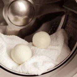 FAVE Drogerballen XL - 6 Stuks - Inclusief 2x Lavendelolie & Opbergzakje - Wasbol - Wasballen - Doseerbol - Droogballen - Duurzaam 13 FAVE Drogerballen XL - 6 Stuks - Inclusief 2x Lavendelolie & Opbergzakje - Wasbol - Wasballen - Doseerbol - Droogballen - Duurzaam -Huishoudelijke Benodigdheden 1200x1200 512