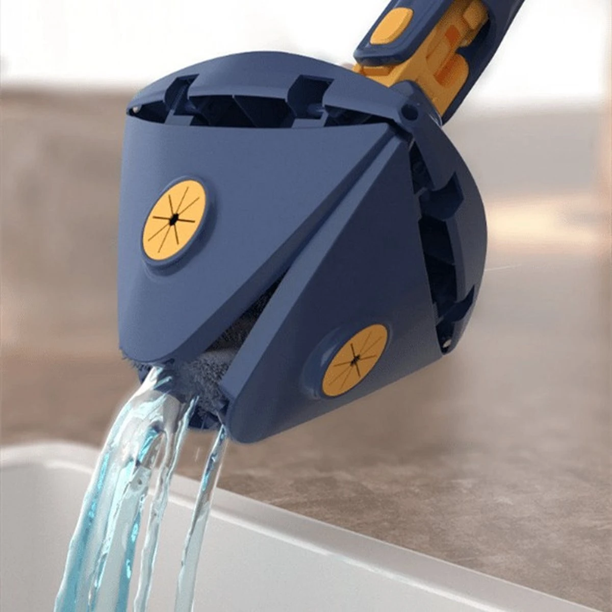 EasyClean - Dweil - Mop - Dweilsysteem - Dweilset - Vloertrekker Met Steel - Vloermop - Vloertrekker - Vloerwisser - Mopset - 360 Graden Schoonmaak - Dweil Met Wringer - Blauw - In Hoogte Verstelbaar - Driehoekig - 3 Gratis Microvezelschoonmaakdoeken 3 EasyClean - Dweil - Mop - Dweilsysteem - Dweilset - Vloertrekker Met Steel - Vloermop - Vloertrekker - Vloerwisser - Mopset - 360 Graden Schoonmaak - Dweil Met Wringer - Blauw - In Hoogte Verstelbaar - Driehoekig - 3 Gratis Microvezelschoonmaakdoeken - Afbeelding 3