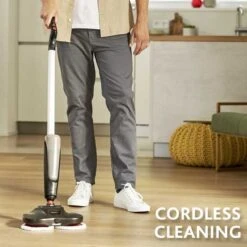 VILEDA® | Looper | Elektrische Vloerwisser | Vileda Dweil | Vileda Mop | Spray Mop | Vloerwisser | Vloerreiniger | Draadloos | Incl. 2 Rode Microvezeldoeken -Huishoudelijke Benodigdheden 1200x1200 815