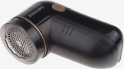 Philips - Ontpiller - Pluizenverwijderaar - Ontpluizer - Pluizendief - Draadloos - Elektrisch - Op Batterijen - Zwart + Extra Borstelset 8 Philips - Ontpiller - Pluizenverwijderaar - Ontpluizer - Pluizendief - Draadloos - Elektrisch - Op Batterijen - Zwart + Extra Borstelset -Huishoudelijke Benodigdheden 1200x676 3