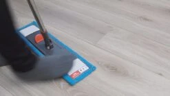 Nordic Stream Vloerwisser - Microvezel Dweil Met Steel - Quick Click Systeem - Douche - Badkamer - 46cm Wisbreedte 16 Nordic Stream Vloerwisser - Microvezel Dweil Met Steel - Quick Click Systeem - Douche - Badkamer - 46cm Wisbreedte -Huishoudelijke Benodigdheden 1200x681