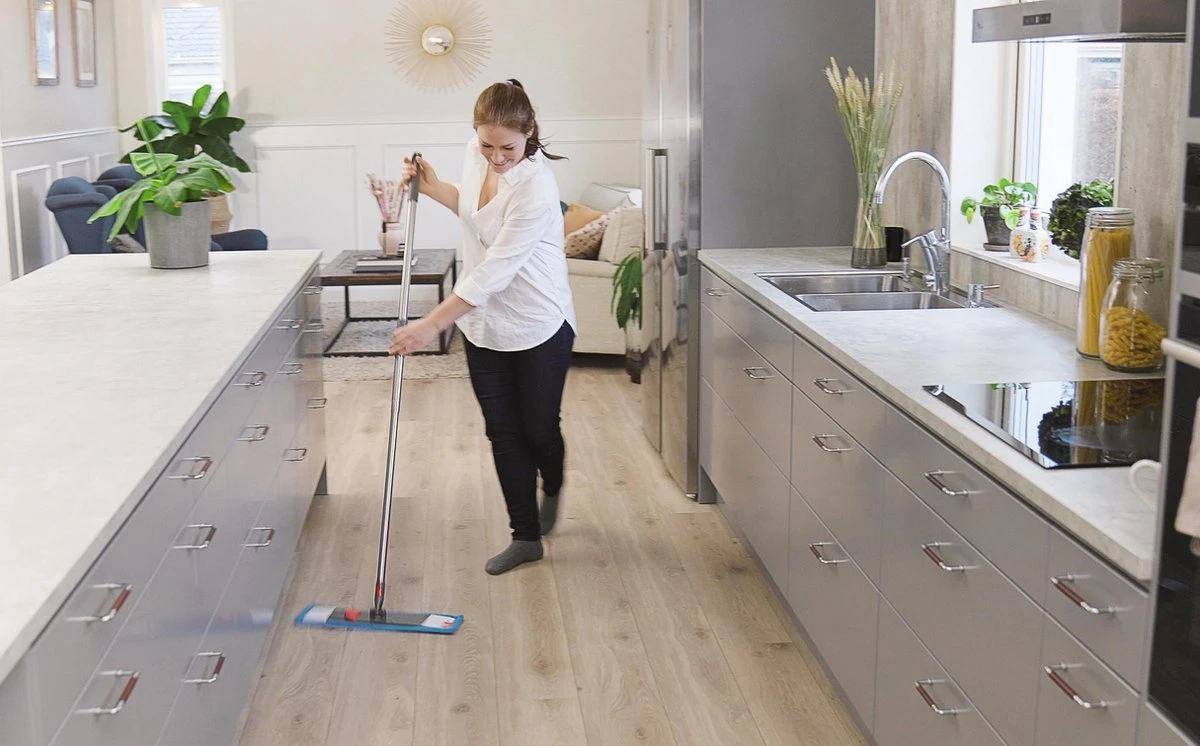 Nordic Stream Vloerwisser - Microvezel Dweil Met Steel - Quick Click Systeem - Douche - Badkamer - 46cm Wisbreedte 8 Nordic Stream Vloerwisser - Microvezel Dweil Met Steel - Quick Click Systeem - Douche - Badkamer - 46cm Wisbreedte - Afbeelding 8