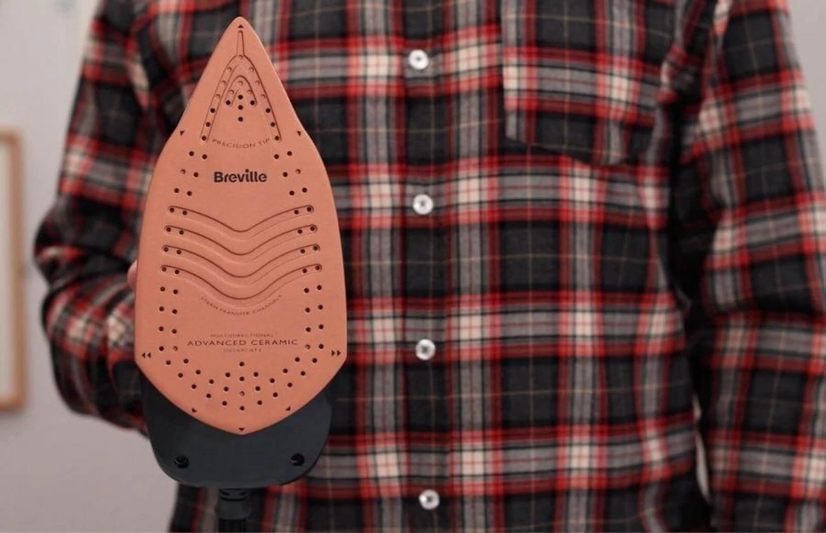 Breville Stoomstrijkijzer Met Stoomgenerator - Iron - Keramische Zoolplaat - Uitneembaar Waterreservoir 4 Breville Stoomstrijkijzer Met Stoomgenerator - Iron - Keramische Zoolplaat - Uitneembaar Waterreservoir - Afbeelding 4