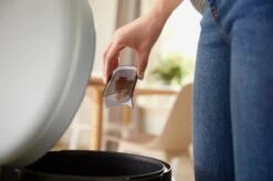 Philips - Ontpiller - Pluizenverwijderaar - Ontpluizer - Pluizendief - Draadloos - Elektrisch - Op Batterijen - Zwart + Extra Borstelset 10 Philips - Ontpiller - Pluizenverwijderaar - Ontpluizer - Pluizendief - Draadloos - Elektrisch - Op Batterijen - Zwart + Extra Borstelset -Huishoudelijke Benodigdheden 1200x797 3