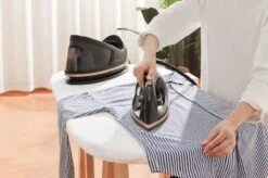 Swiss Pro+ -Stoomstrijkijzer Met Stoomgenerator - Iron - Keramische Zoolplaat - 2700W - Black/Gold - PefectCare Performer 17 Swiss Pro+ -Stoomstrijkijzer Met Stoomgenerator - Iron - Keramische Zoolplaat - 2700W - Black/Gold - PefectCare Performer -Huishoudelijke Benodigdheden 1200x799 81