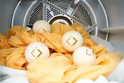 LuxerLiving Wasbol Set Van 6 - Droogt Tot 30% Sneller - Wasverzachter - Droger Ballen - Dryer Balls - Ecologisch - 100% Wol 9 LuxerLiving Wasbol Set Van 6 - Droogt Tot 30% Sneller - Wasverzachter - Droger Ballen - Dryer Balls - Ecologisch - 100% Wol -Huishoudelijke Benodigdheden 1200x800 10