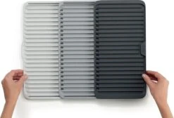 Joseph Joseph - Tier - Afdruipmat - Uitschuifbaar - Grijs -Huishoudelijke Benodigdheden 1200x814 2