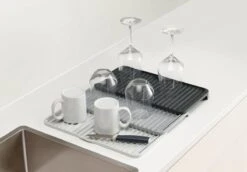 Joseph Joseph - Tier - Afdruipmat - Uitschuifbaar - Grijs -Huishoudelijke Benodigdheden 1200x836 3