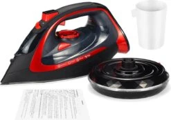 Royalty Line Draadloos Strijkijzer - Krachtig Snoerloos Strijken - Snoerloze Stoomstrijkijzer - Droogstrijkijzer - 2400W - Strijkijzer Met Stoomgenerator - 450ML Watercapaciteit - Rood 14 Royalty Line Draadloos Strijkijzer - Krachtig Snoerloos Strijken - Snoerloze Stoomstrijkijzer - Droogstrijkijzer - 2400W - Strijkijzer Met Stoomgenerator - 450ML Watercapaciteit - Rood -Huishoudelijke Benodigdheden 1200x846 3