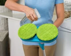 Mediashop Hurricane Floating Mop Elektrische Dweil - Oplaadbare Vloerwisser Voor Dweilen, Schrobben En Boenen - Met 2x 3 Microvezelpads 30 Mediashop Hurricane Floating Mop Elektrische Dweil - Oplaadbare Vloerwisser Voor Dweilen, Schrobben En Boenen - Met 2x 3 Microvezelpads -Huishoudelijke Benodigdheden 1200x947 1