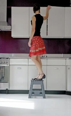 PUHLMANN - Inklapbare Kruk, JAMES, Plastic, Grijs, 40 Cm Hoog, Max 90 Kilo -Huishoudelijke Benodigdheden 738x1200 3