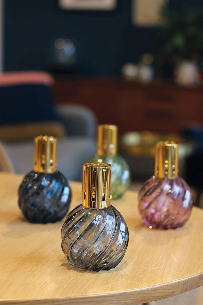 Ashleigh & Burwood Lampenolie Geurolie - Freesia & Orchid 250 Ml 4 Ashleigh & Burwood Lampenolie Geurolie - Freesia & Orchid 250 Ml - Afbeelding 4